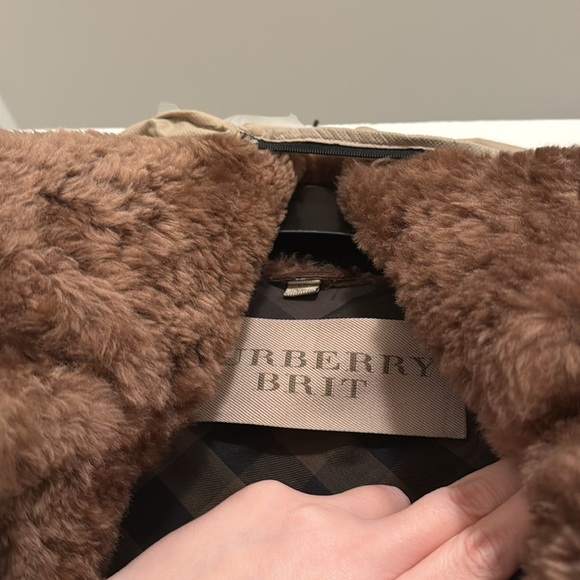 Impeccable genuine lamb shearling Burberry coat - Picture 2 of 6